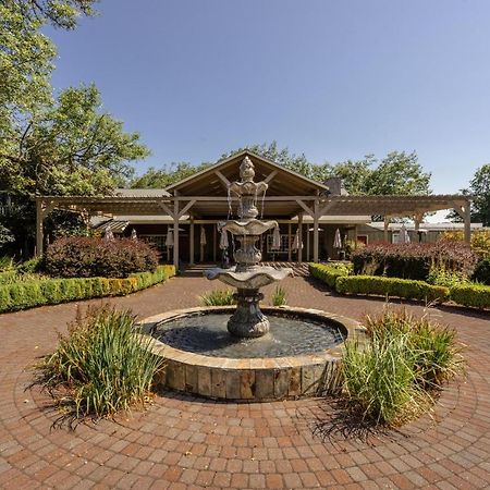 The Village Green コテージ・グローブ エクステリア 写真
